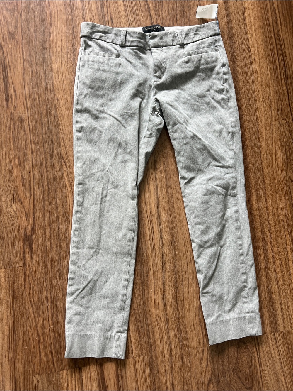Vintage Banana Republic Women's low rise capris in Light Gray